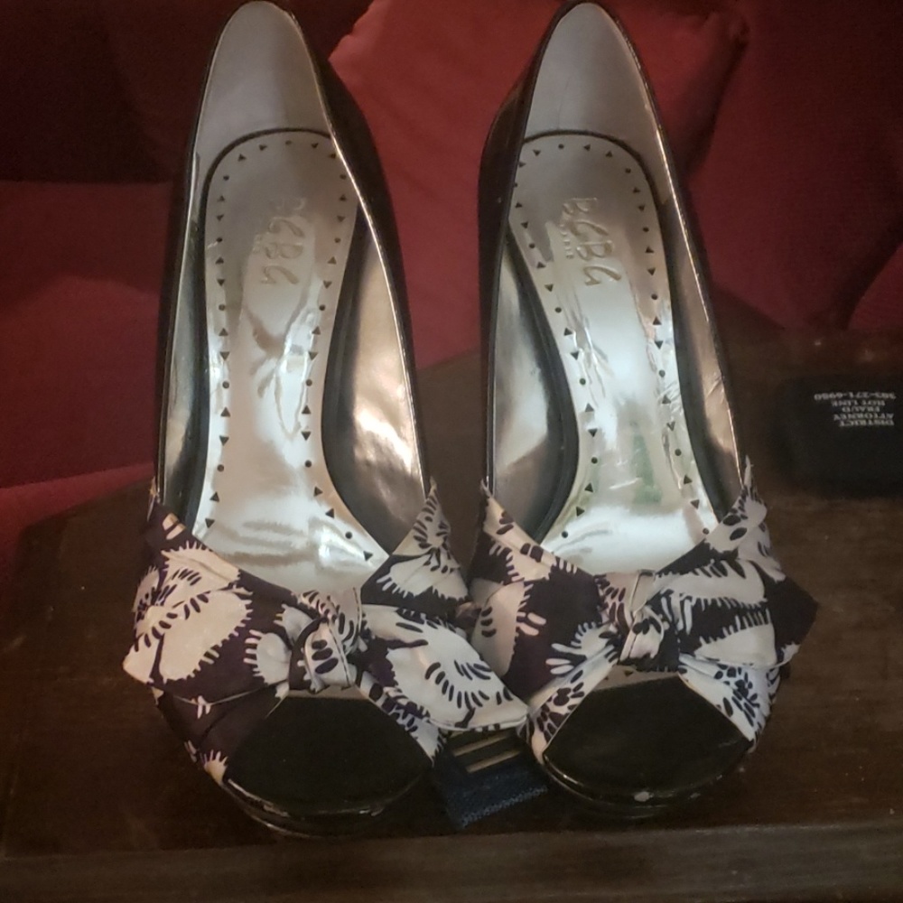 Peeptoe pumps